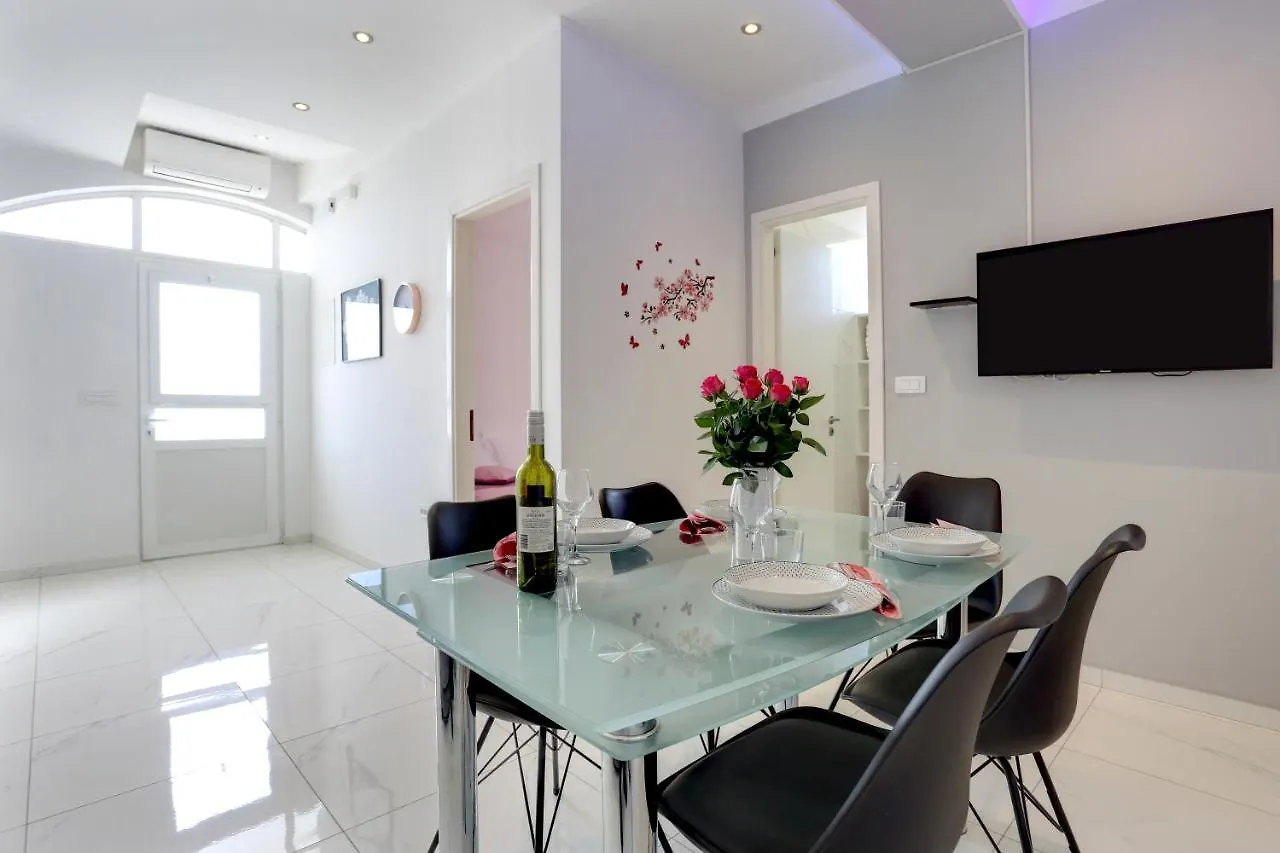 Adorable Apartment Ena Kastela