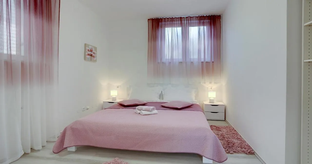 Adorable Apartment Ena Kastela 0*,  Croatia