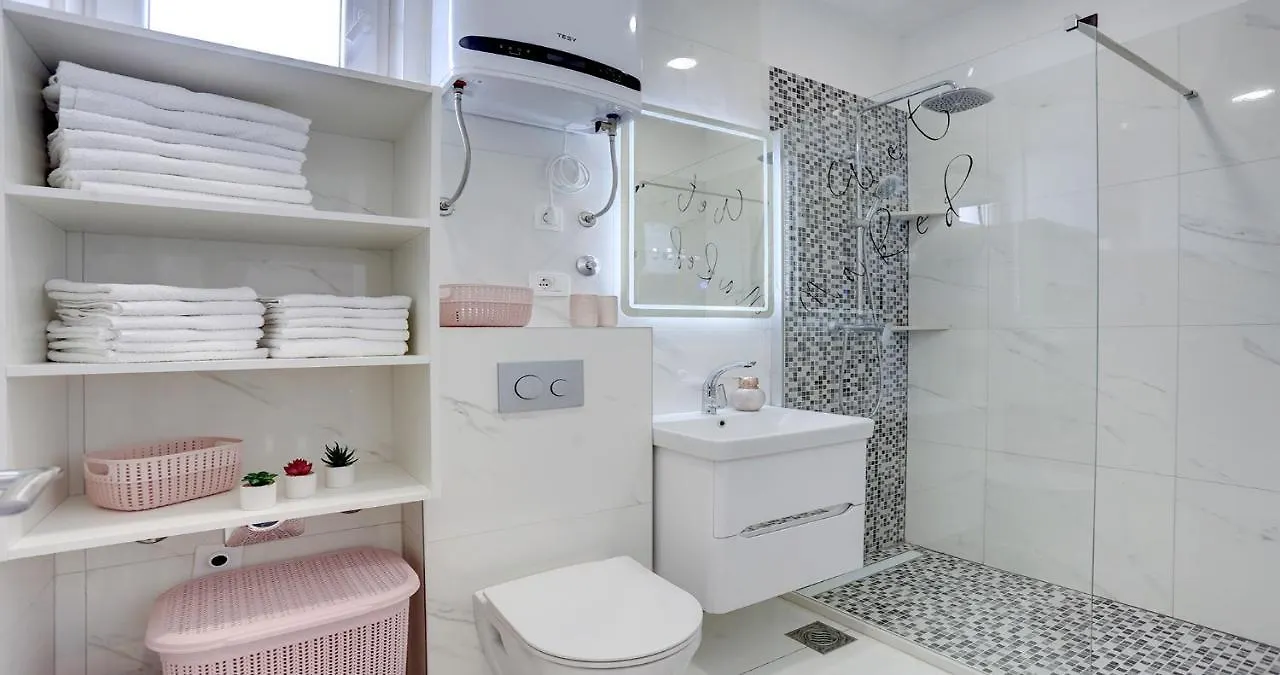 Adorable Apartment Ena Kastela
