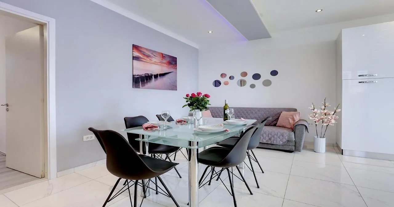 Adorable Apartment Ena Kastela