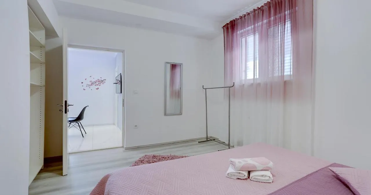 Adorable Apartment Ena Kastela