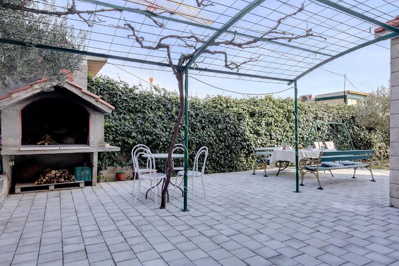 Adorable Apartment Ena Kastela Croatia